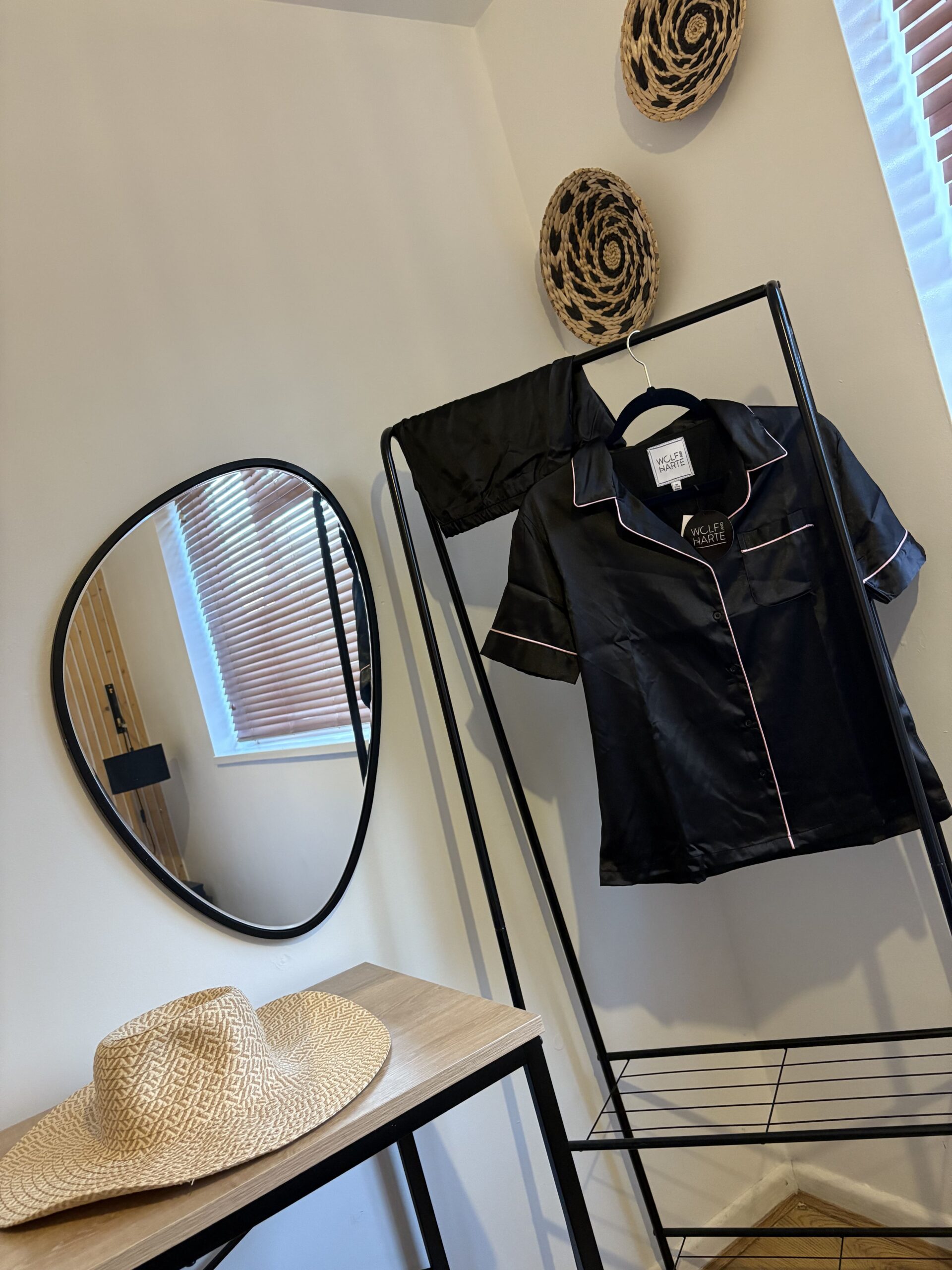 Discover cosy layering ideas and breathable comfort for relaxing nights at home. Stay warm this autumn and winter with short set pyjamas.